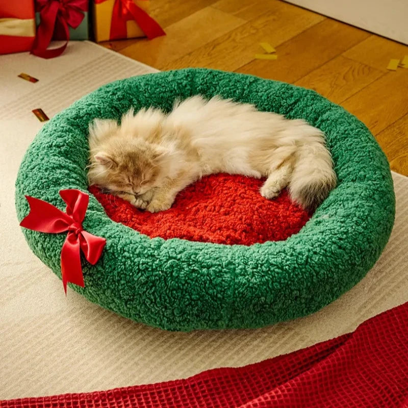 Holly Jolly Pet Nest