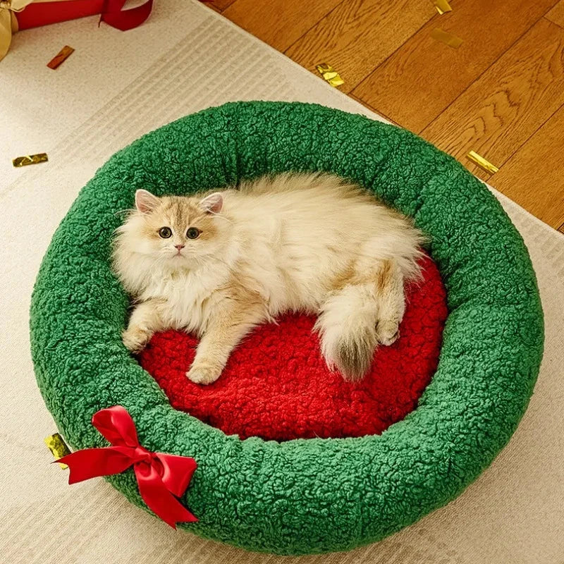 Holly Jolly Pet Nest
