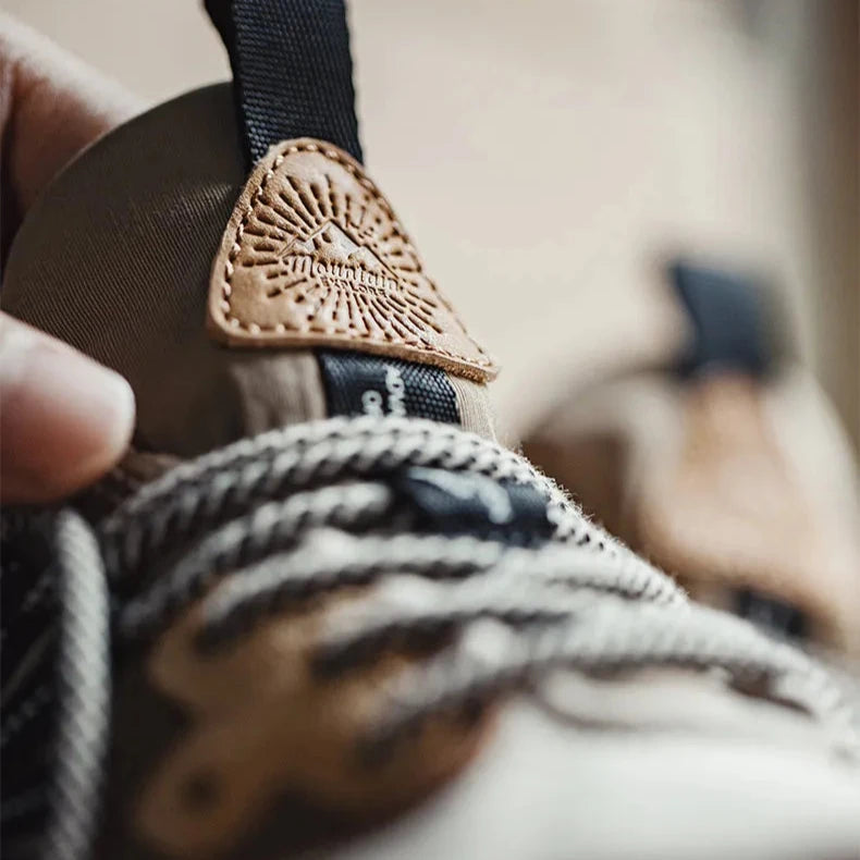 Retro Peak Runners