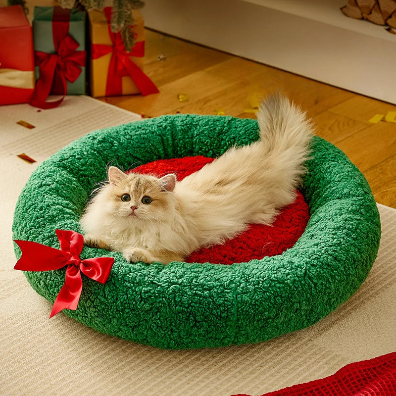 Holly Jolly Pet Nest